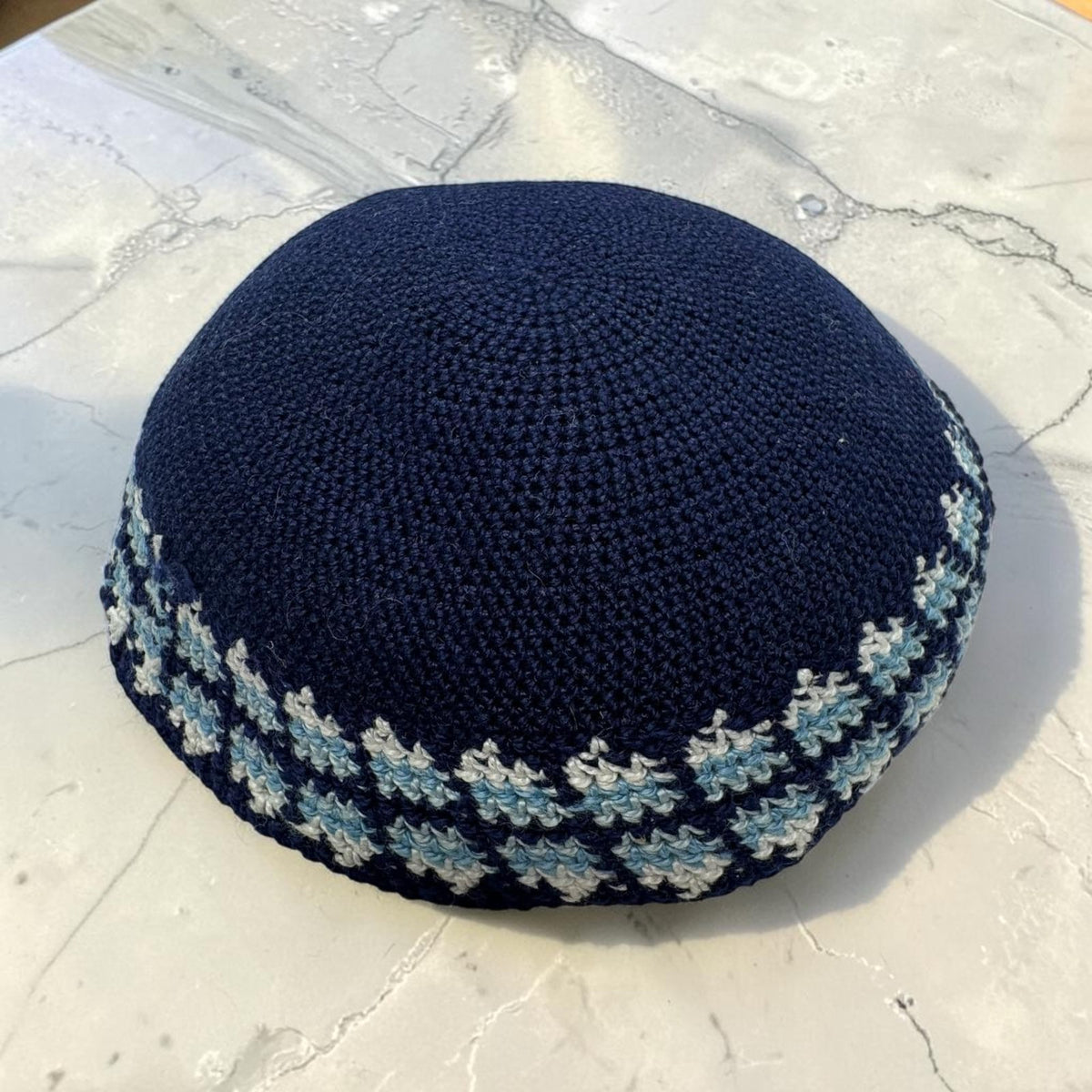 Kippa tricotée 14 cm en coton bleu uni