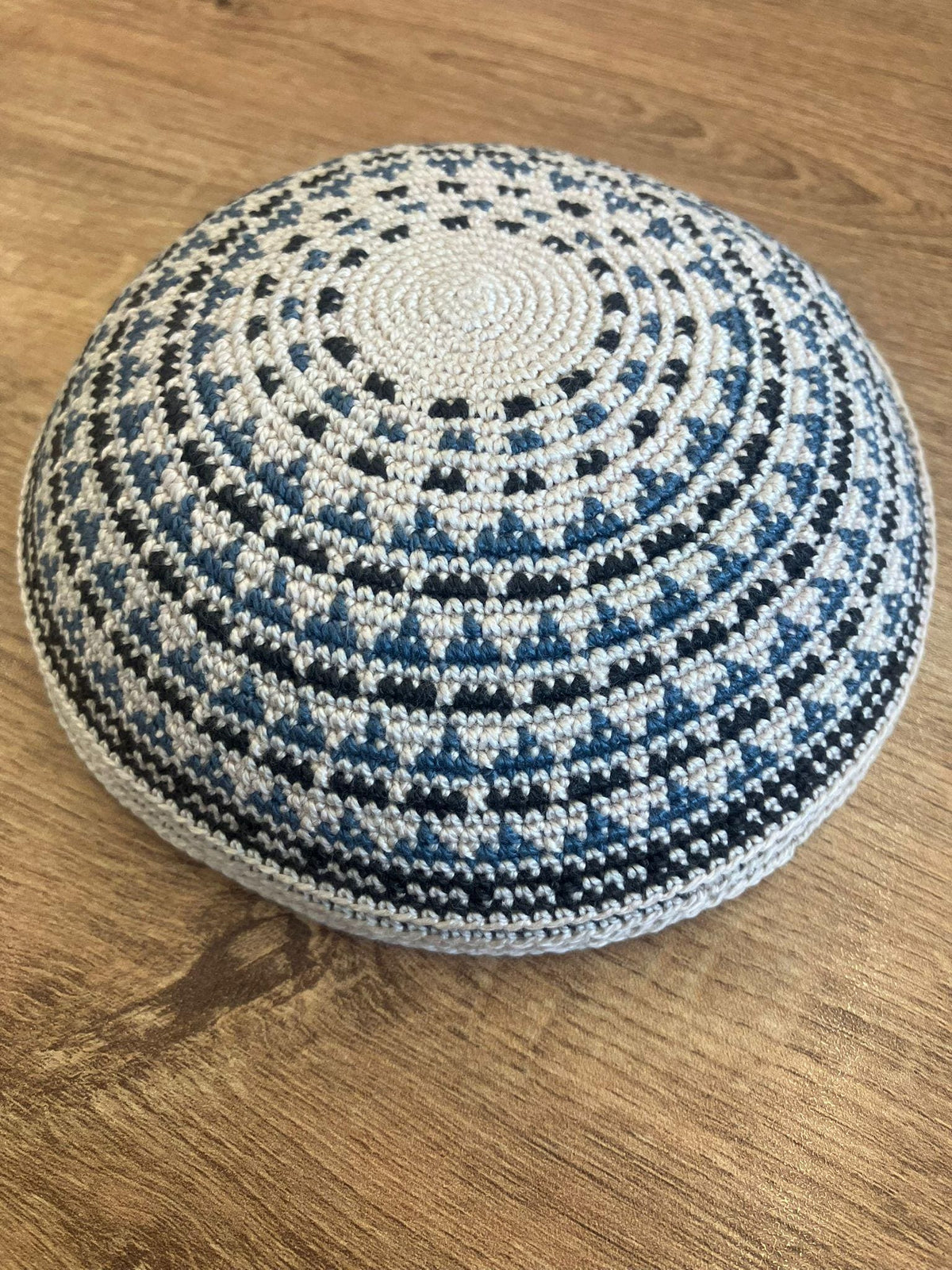 Kippa en coton tricoté | Yarmulke juive beige, bleu clair et noir