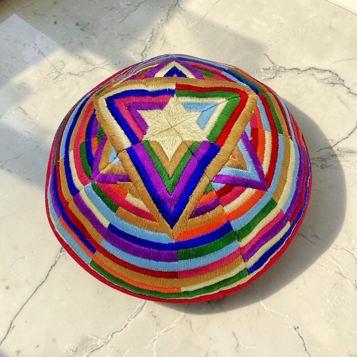Kippa brodée étoile de David colorée 17cm