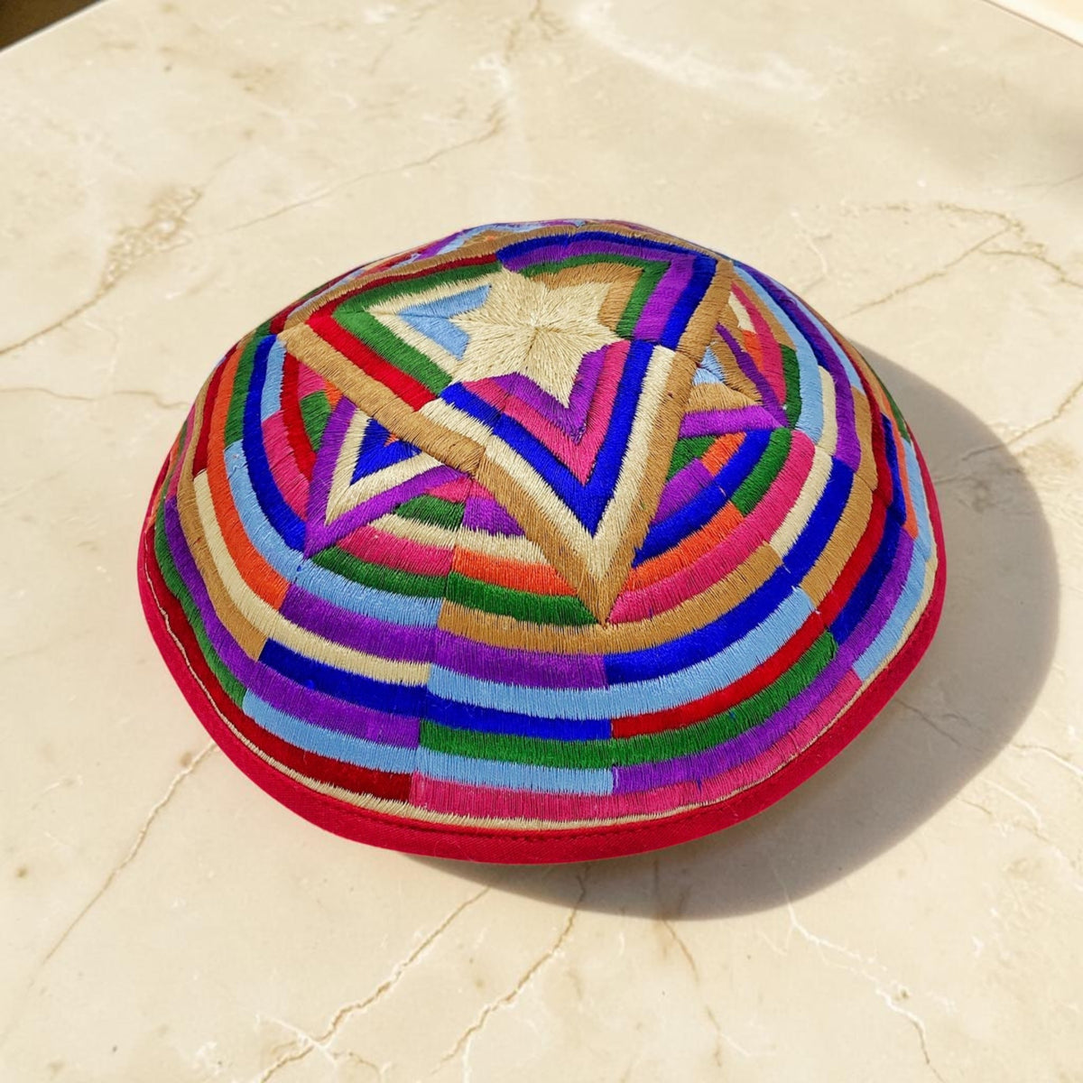 Kippa brodée étoile de David colorée 17cm