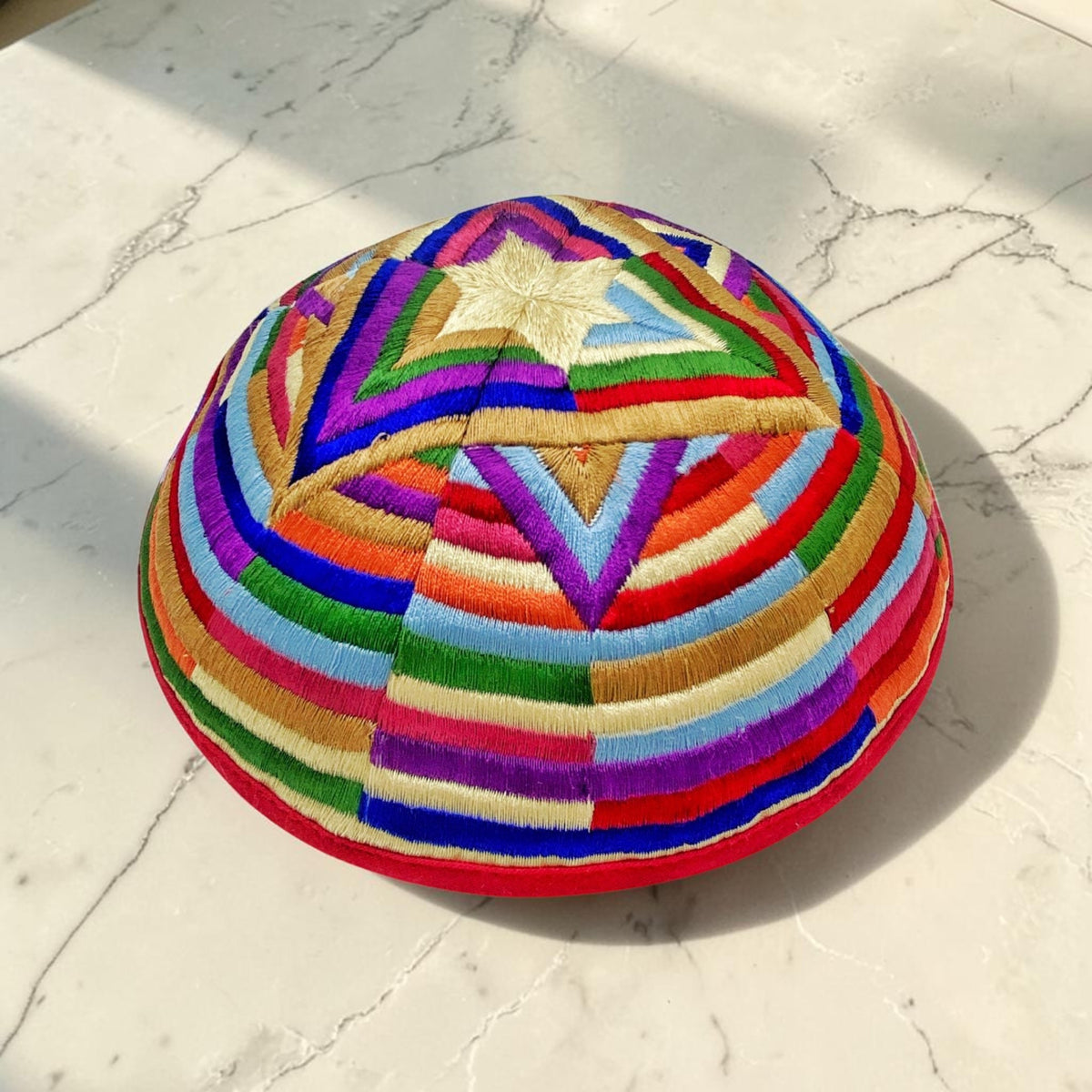Kippa brodée étoile de David colorée 17cm