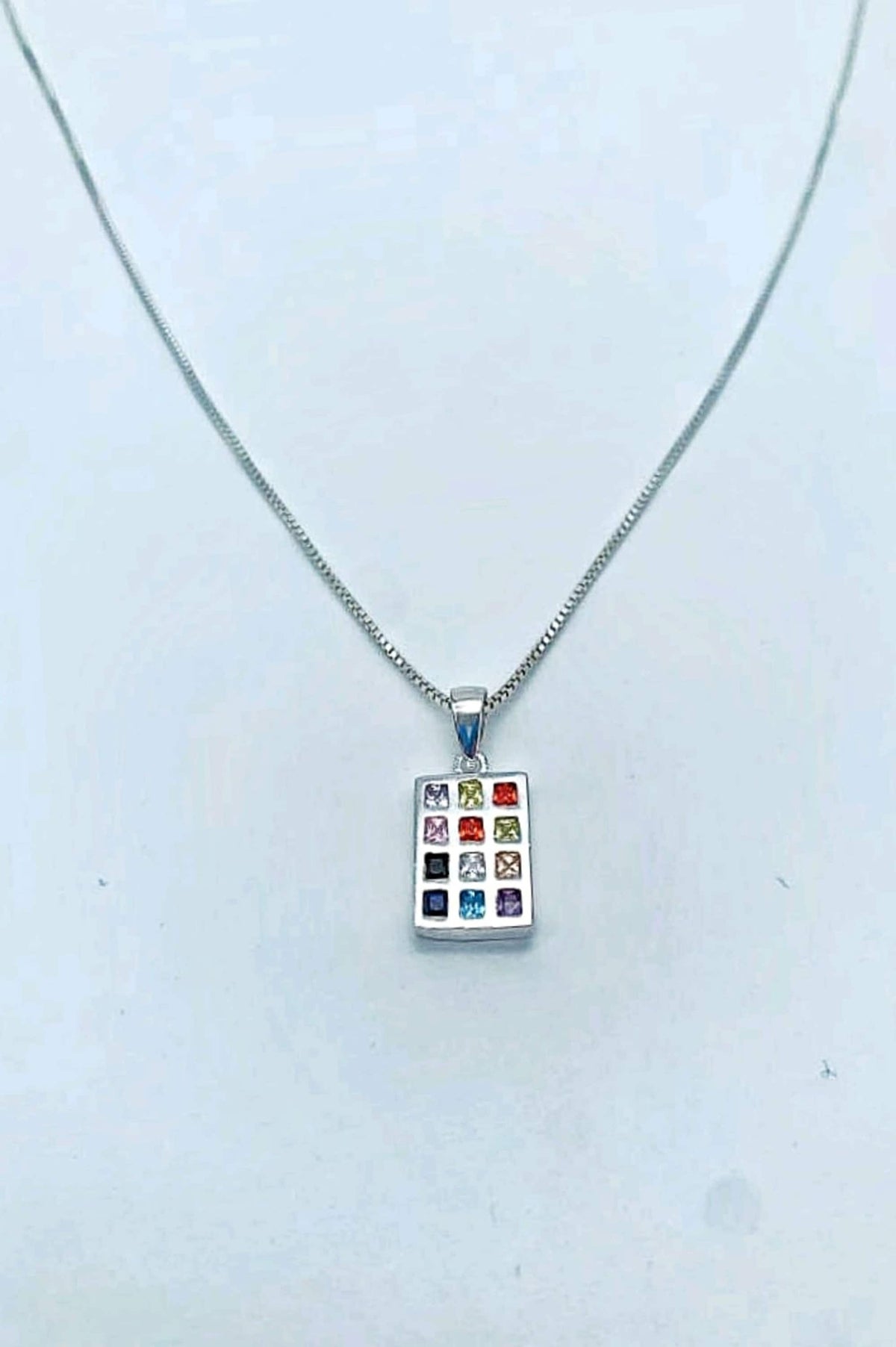 Collier en argent avec cristaux du Hoshen des 12 tribus