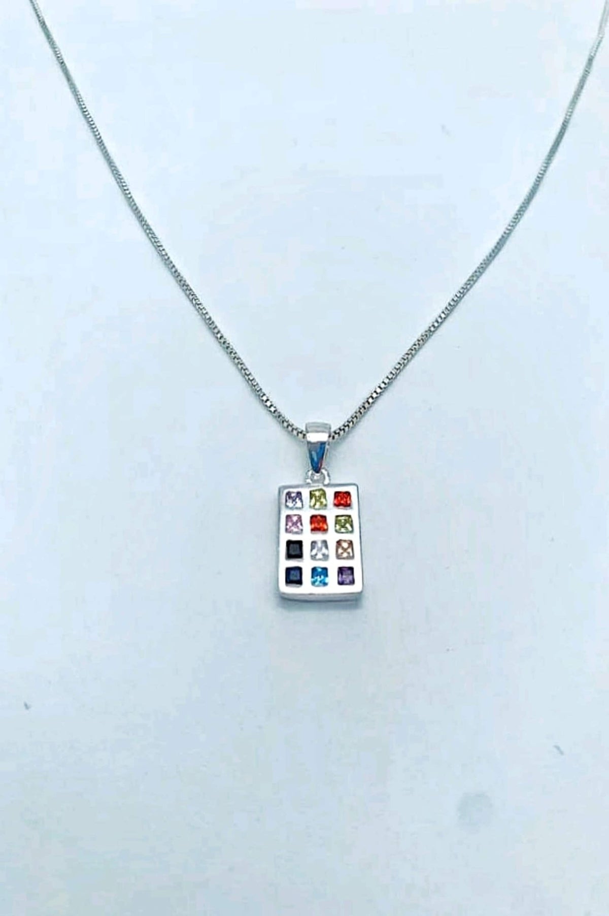 Collier en argent avec cristaux du Hoshen des 12 tribus