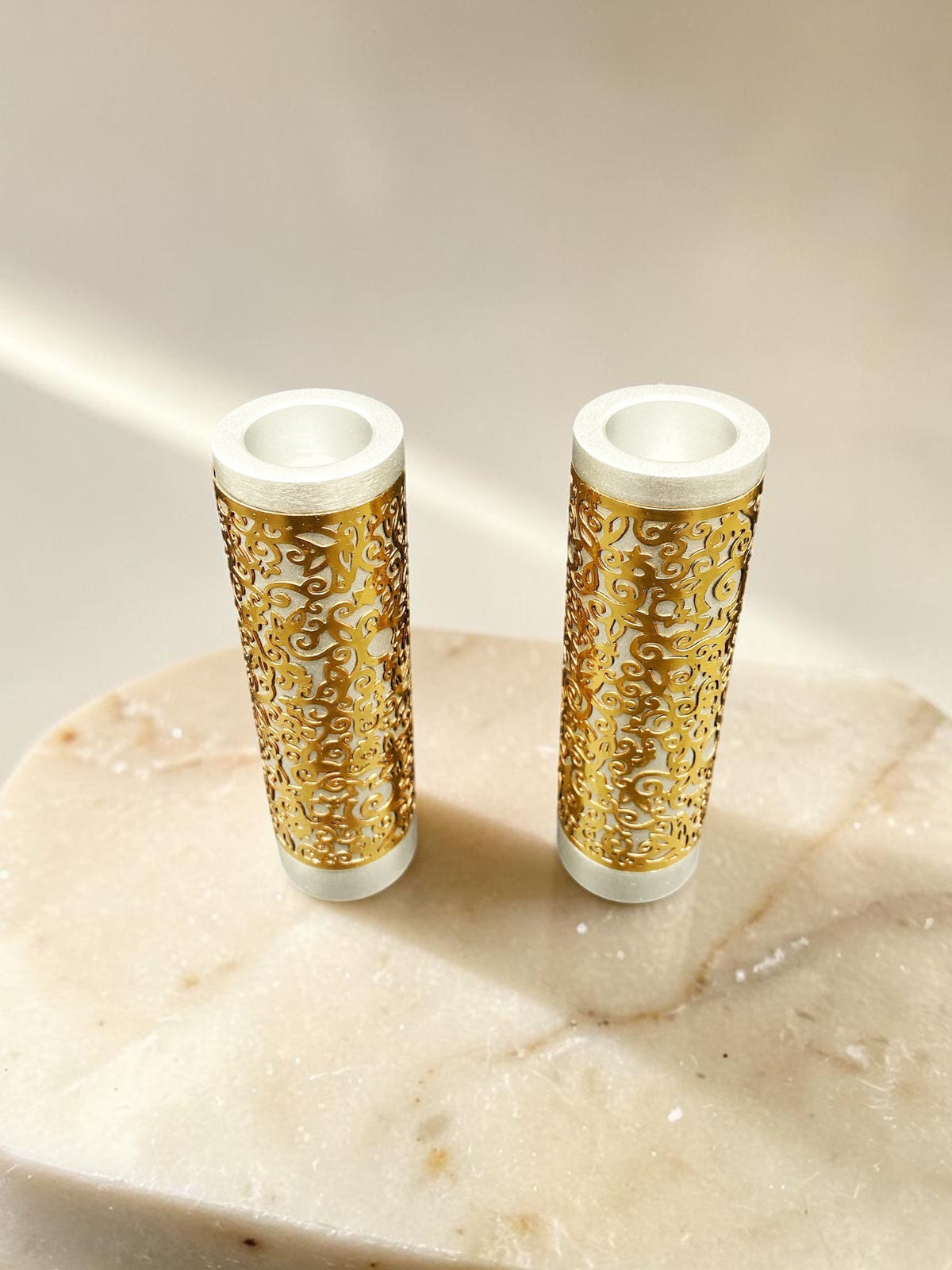 Bougeoirs de Shabbat ronds dorés | Pamot en acier inoxydable et laiton