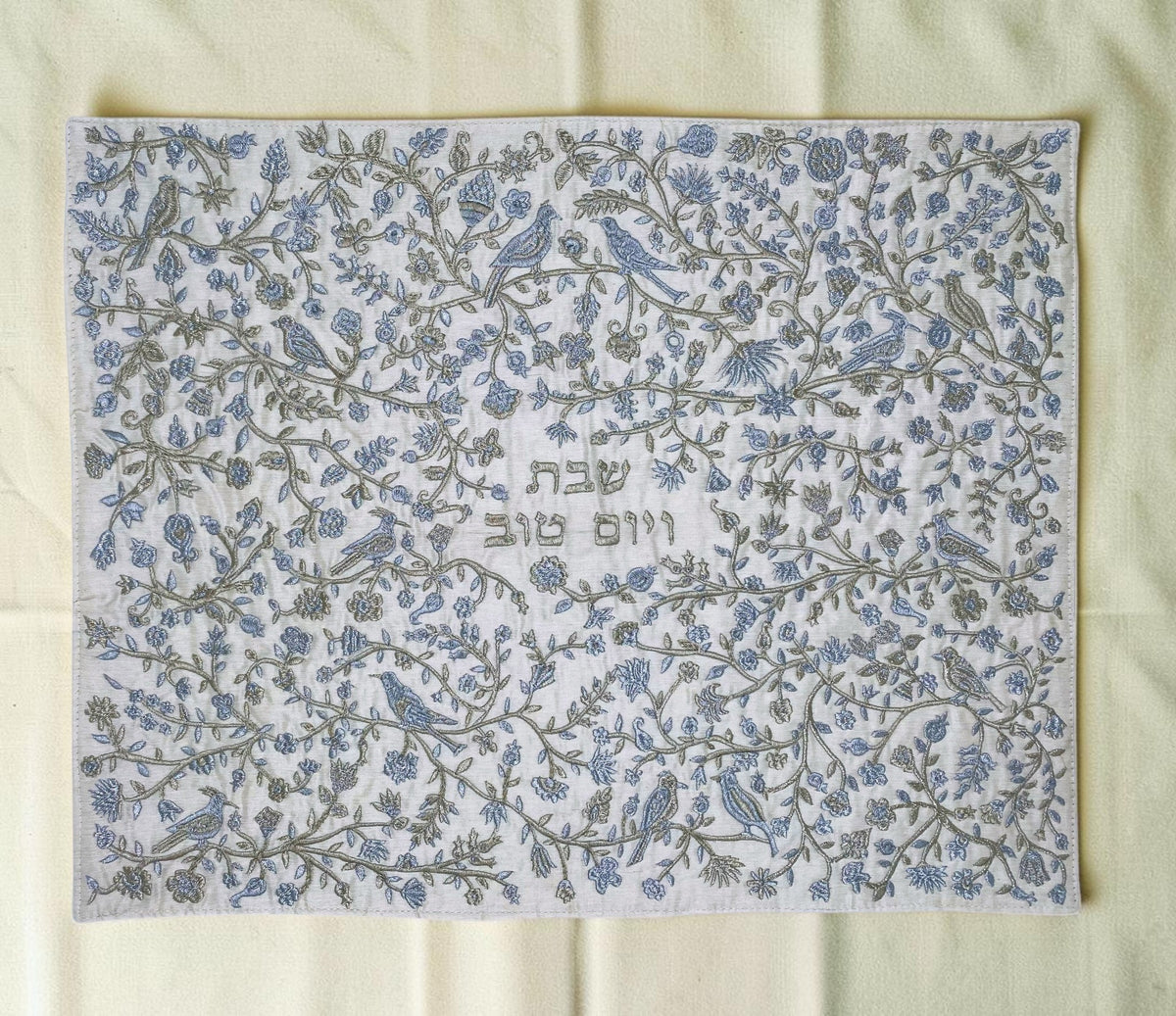 Couvre-hallah brodé oiseaux et fleurs