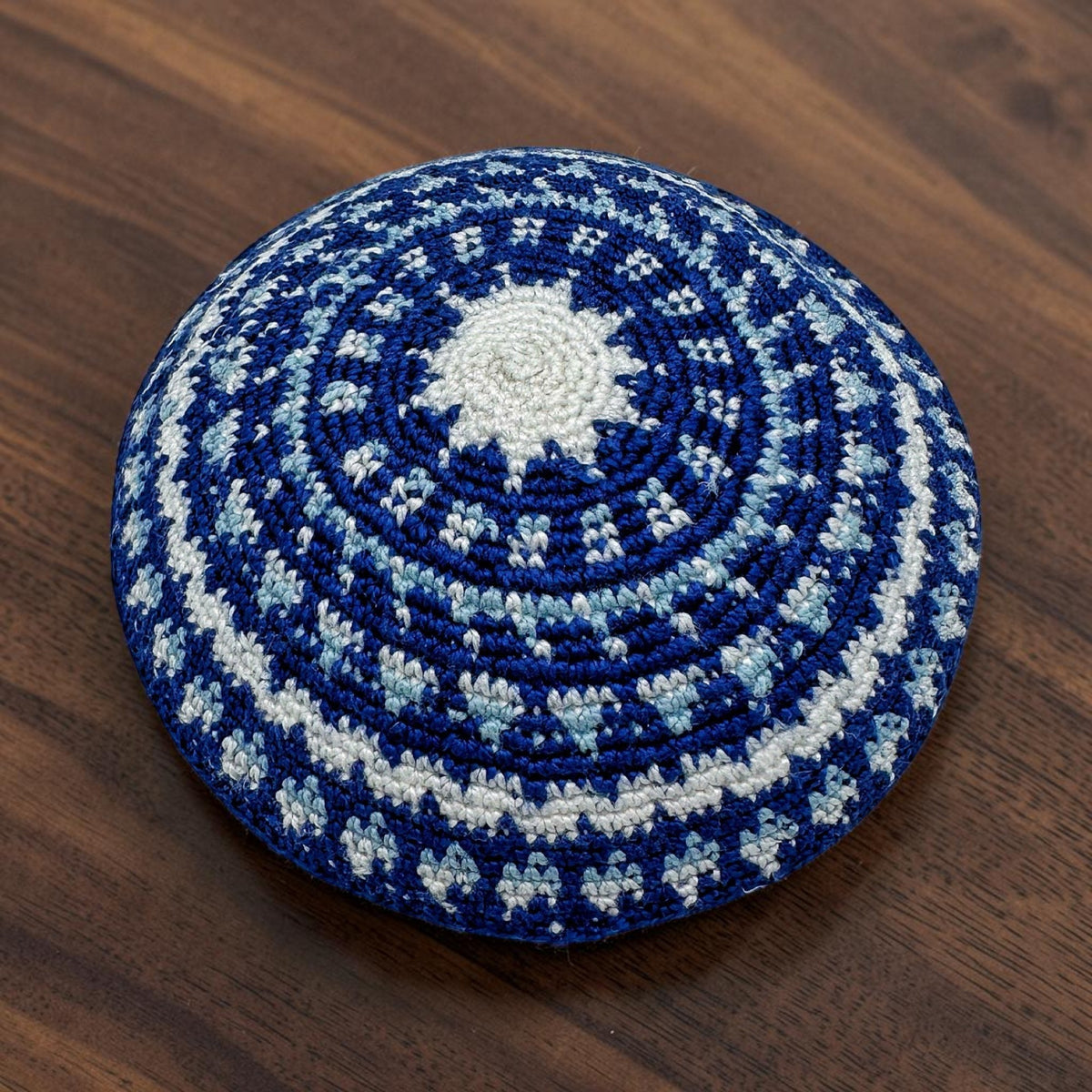 כיפה סרוגה מכותנה כחולה בעבודת יד 14 ס"מ