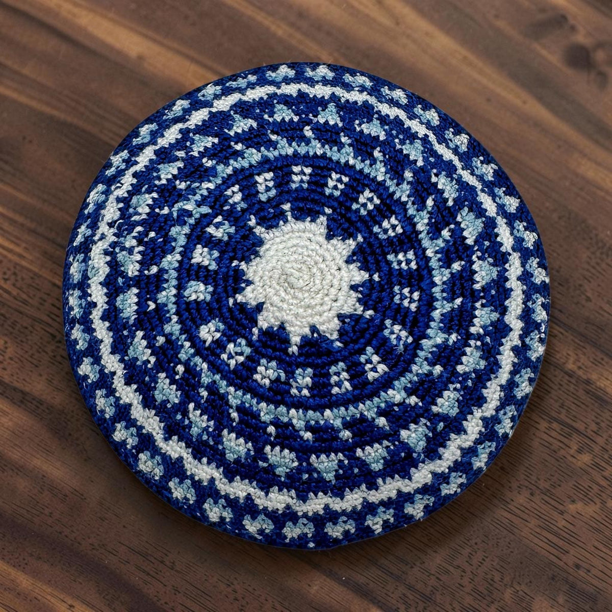כיפה סרוגה מכותנה כחולה בעבודת יד 14 ס"מ