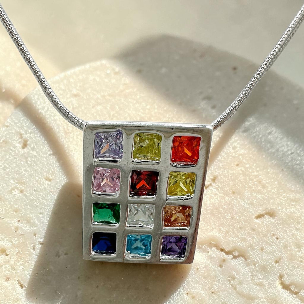 שרשרת כסף עם קריסטלים של 12 שבטי החושן