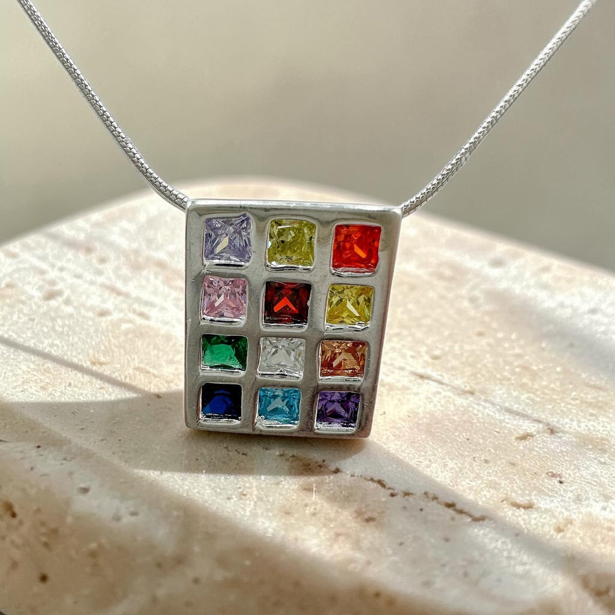 שרשרת כסף עם קריסטלים של 12 שבטי החושן