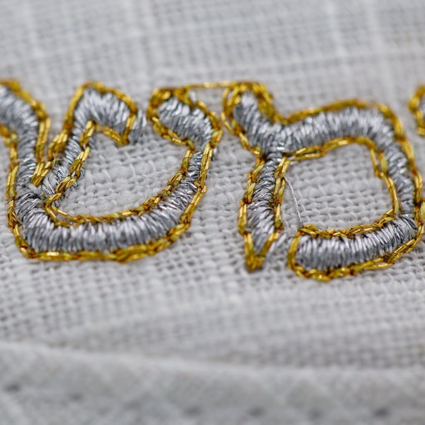 Gold & White Chabad Linen Kippah