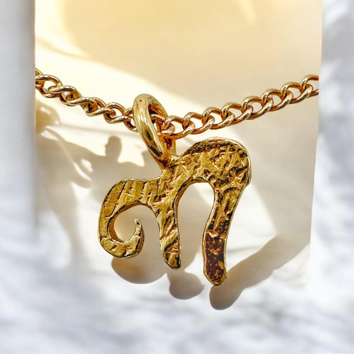 Mini collier Chai en or laminé