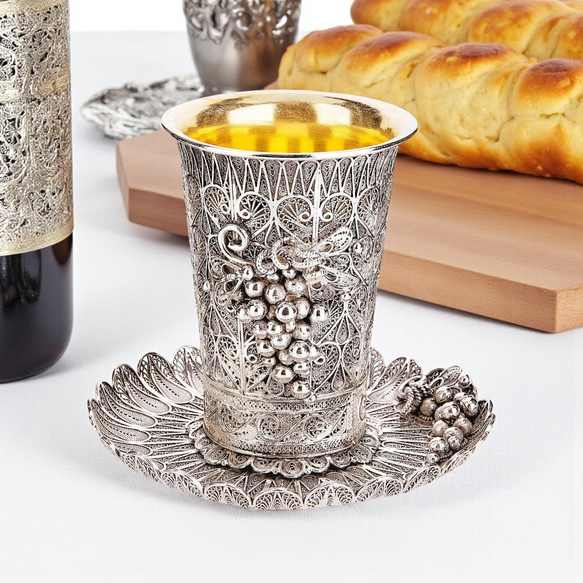 Gobelet de kiddouch en filigrane de grappes de raisin yéménites en argent sterling avec sous-verre | Intérieur plaqué or 24 carats | Cadeau de Chabbat
