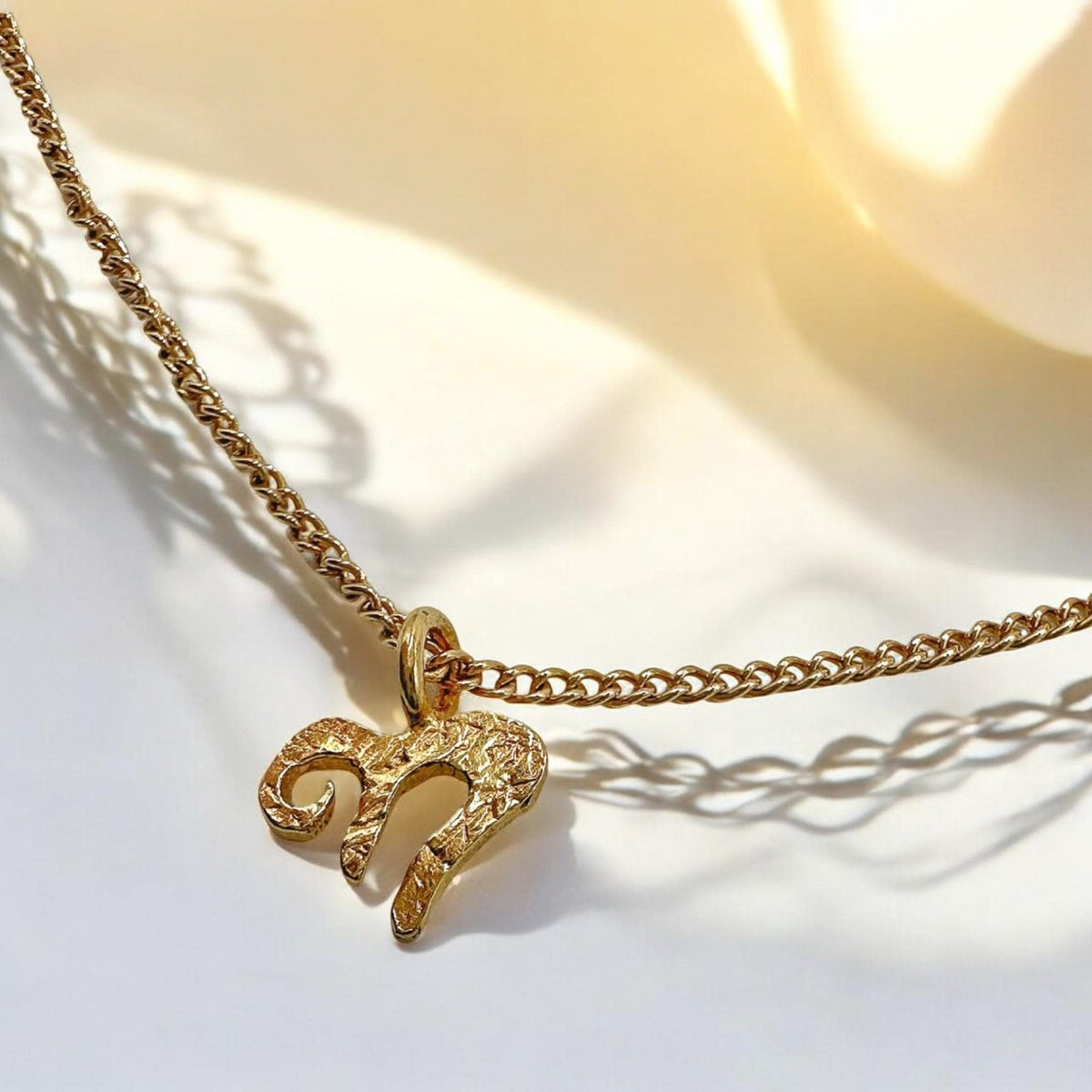 Mini collier Chai en or laminé
