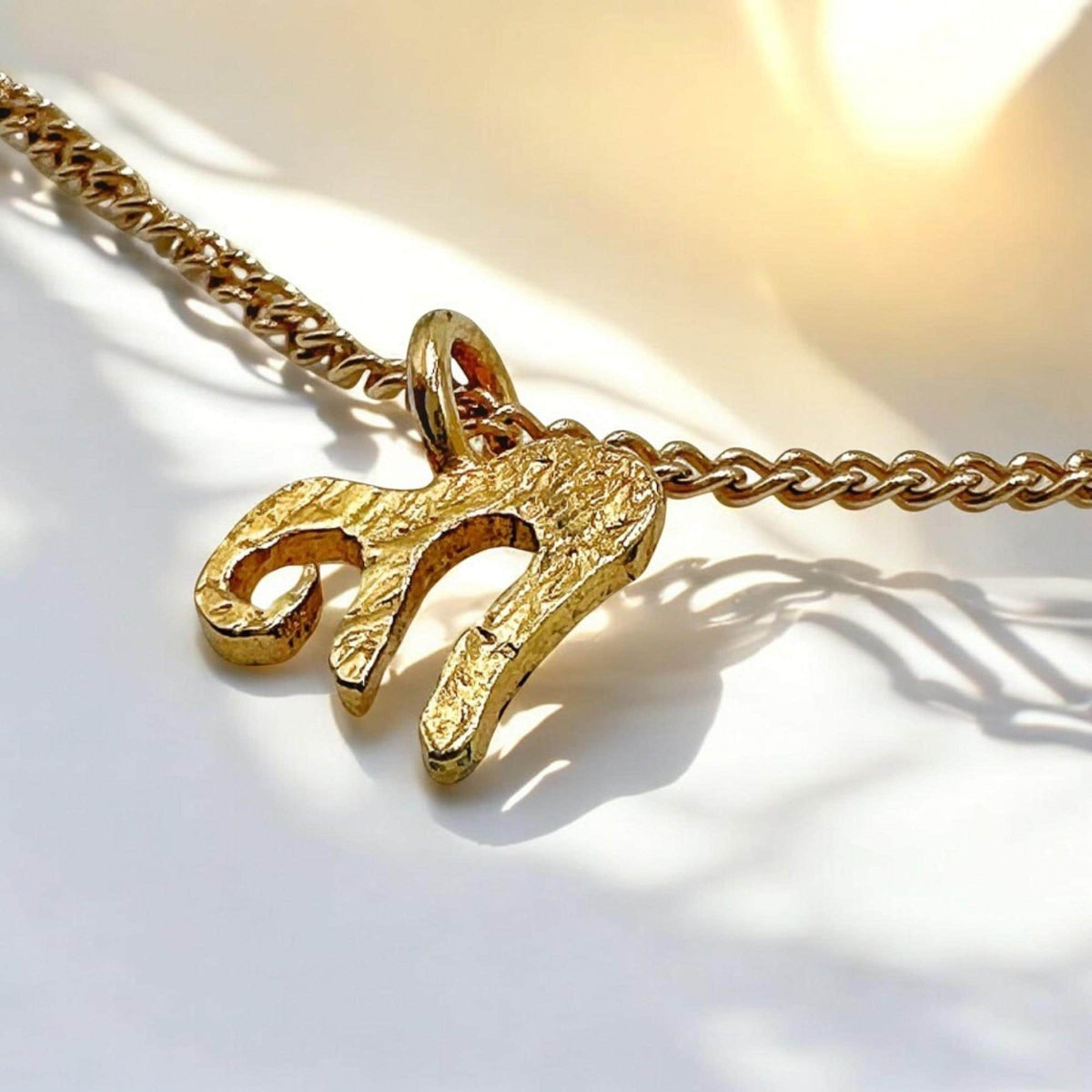 Mini collier Chai en or laminé