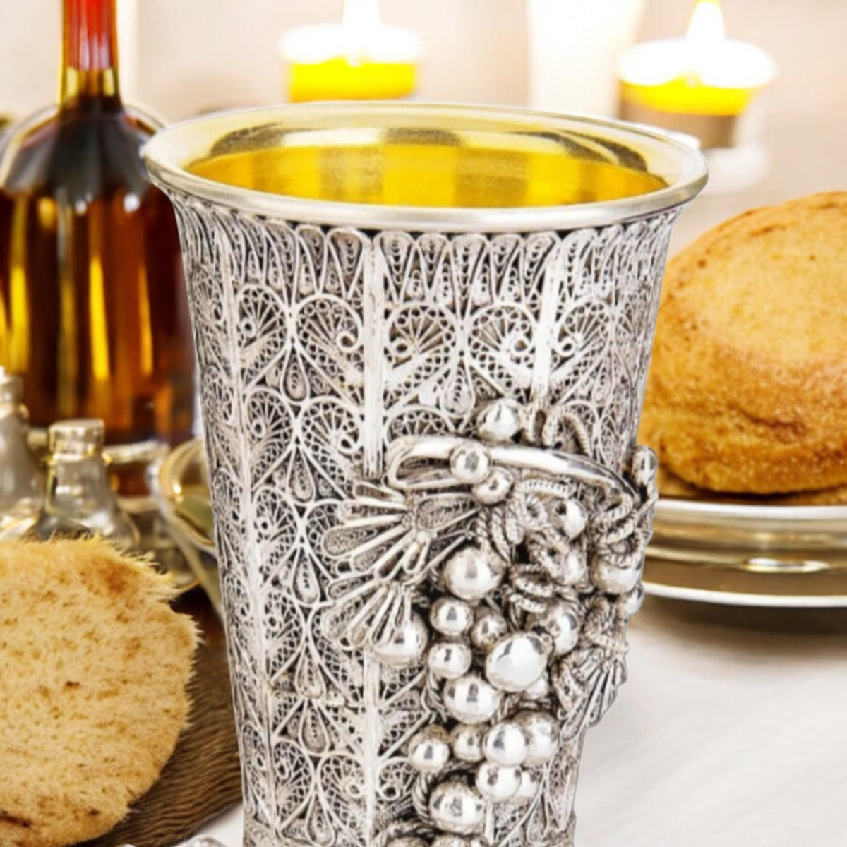 Gobelet de kiddouch en filigrane de grappes de raisin yéménites en argent sterling avec sous-verre | Intérieur plaqué or 24 carats | Cadeau de Chabbat