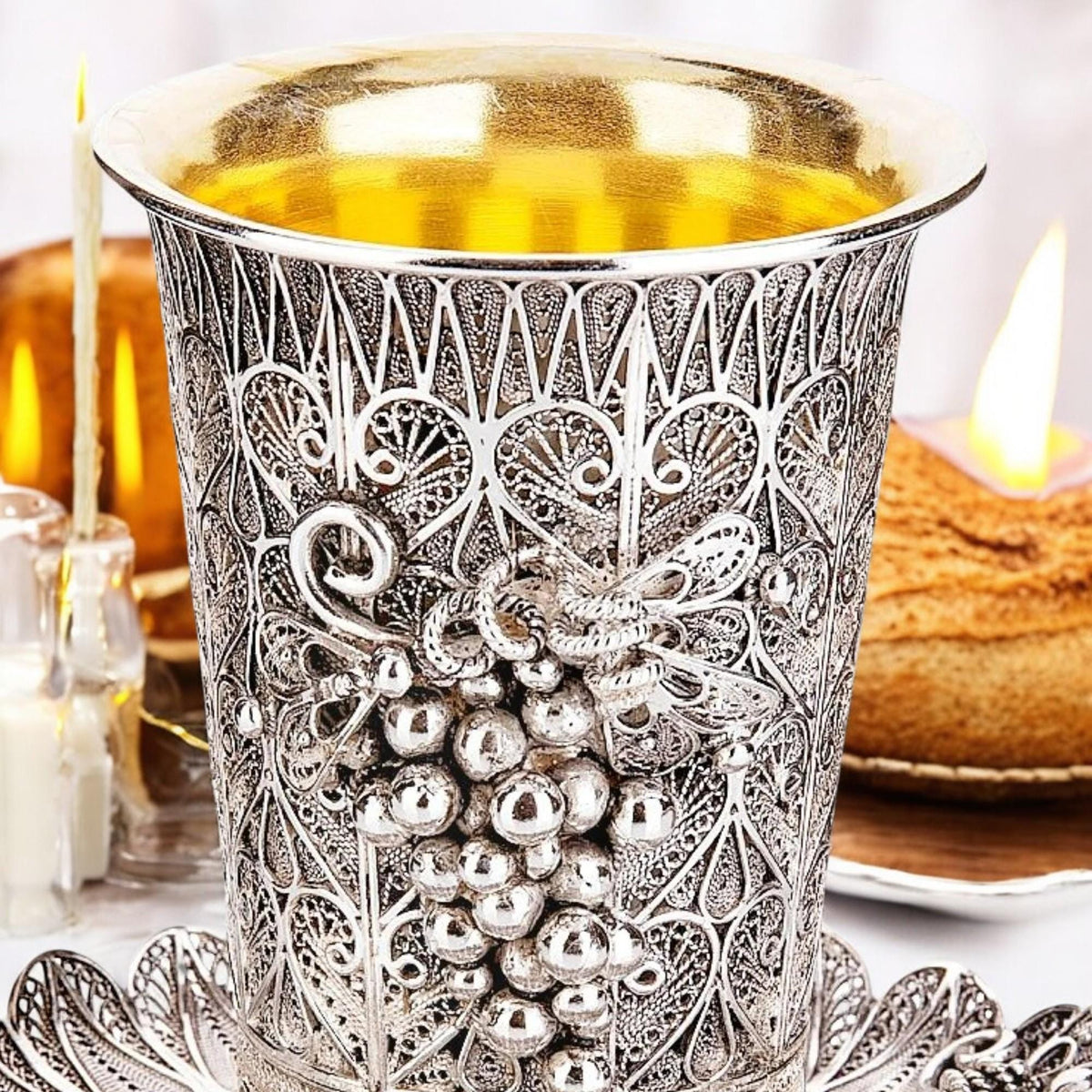 Gobelet de kiddouch en filigrane de grappes de raisin yéménites en argent sterling avec sous-verre | Intérieur plaqué or 24 carats | Cadeau de Chabbat