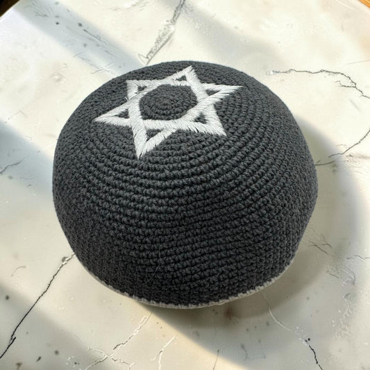 Kippa Étoile de David Noire/Grise | Kippa juive en Coton Broderie Argentée 18cm