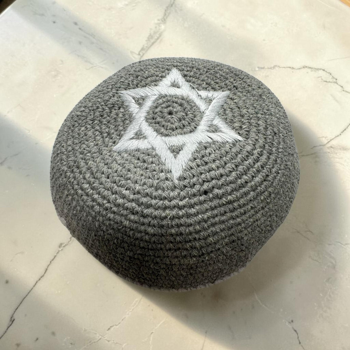 Kippa Étoile de David Noire/Grise | Kippa juive en Coton Broderie Argentée 18cm