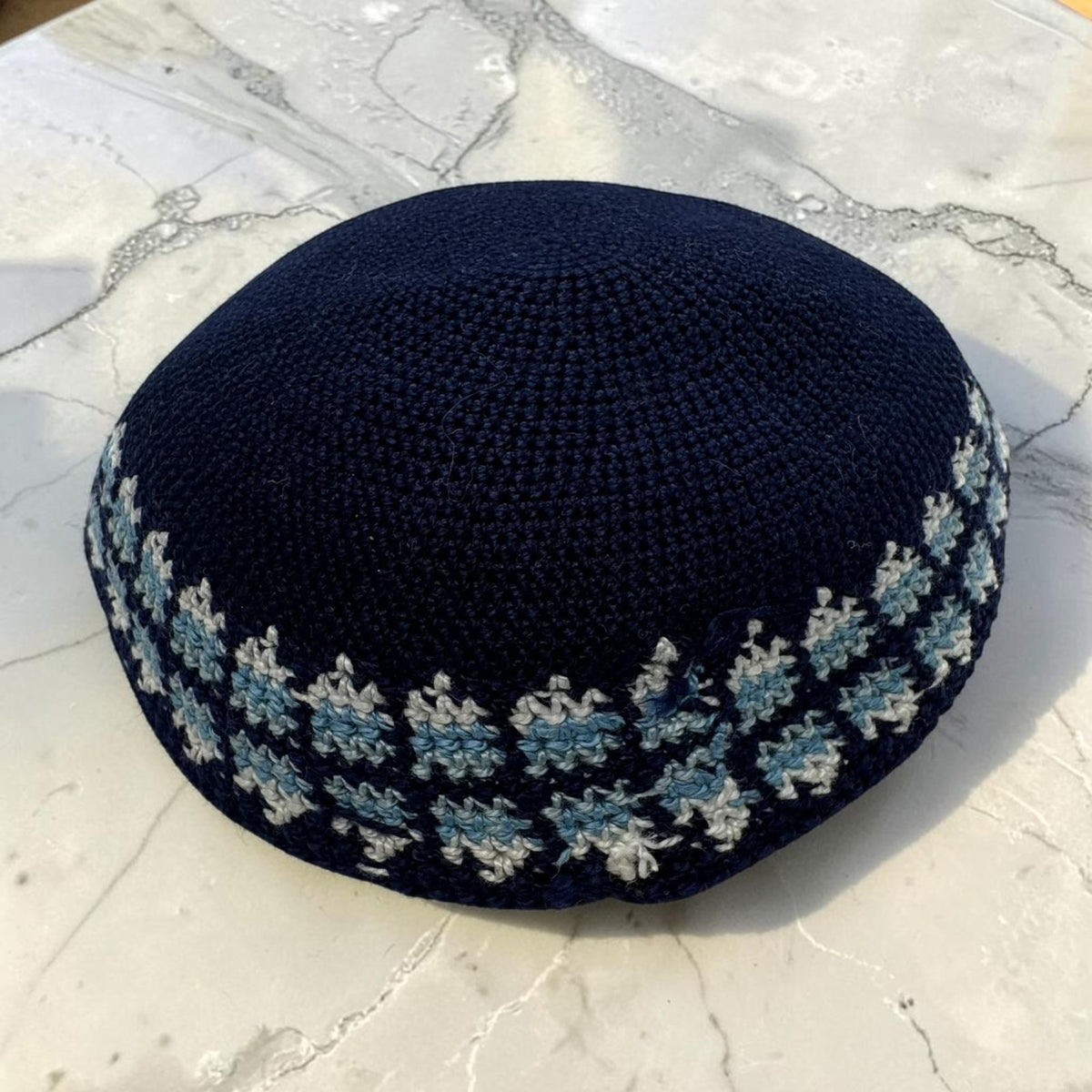 Kippa tricotée 14 cm en coton bleu uni