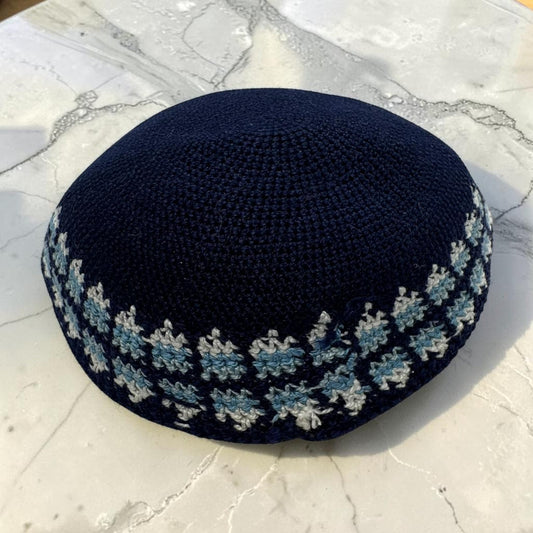 Kippa tricotée 14 cm en coton bleu uni