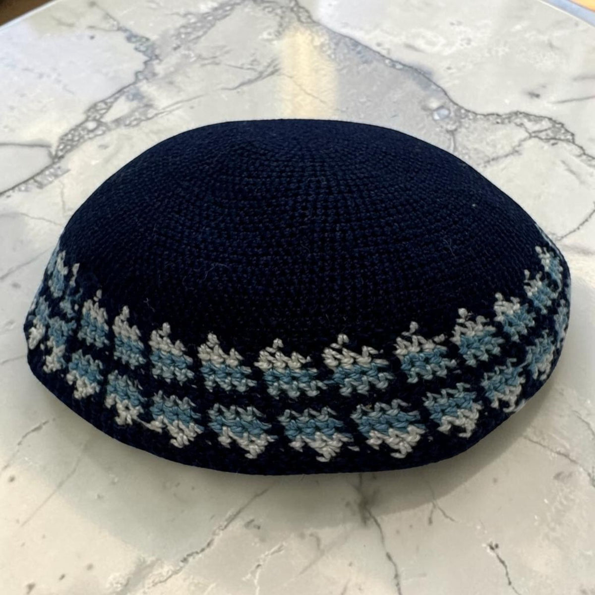 Kippa tricotée 14 cm en coton bleu uni