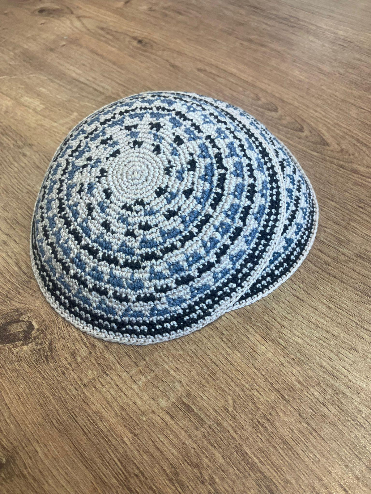 Kippa en coton tricoté | Yarmulke juive beige, bleu clair et noir