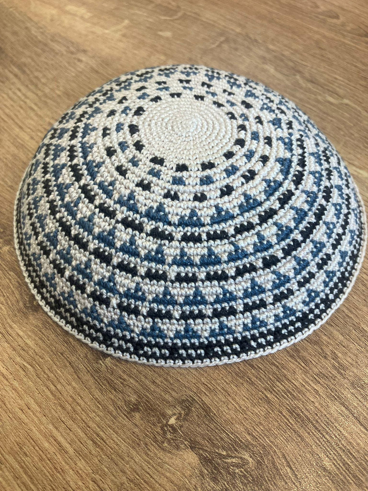Kippa en coton tricoté | Yarmulke juive beige, bleu clair et noir