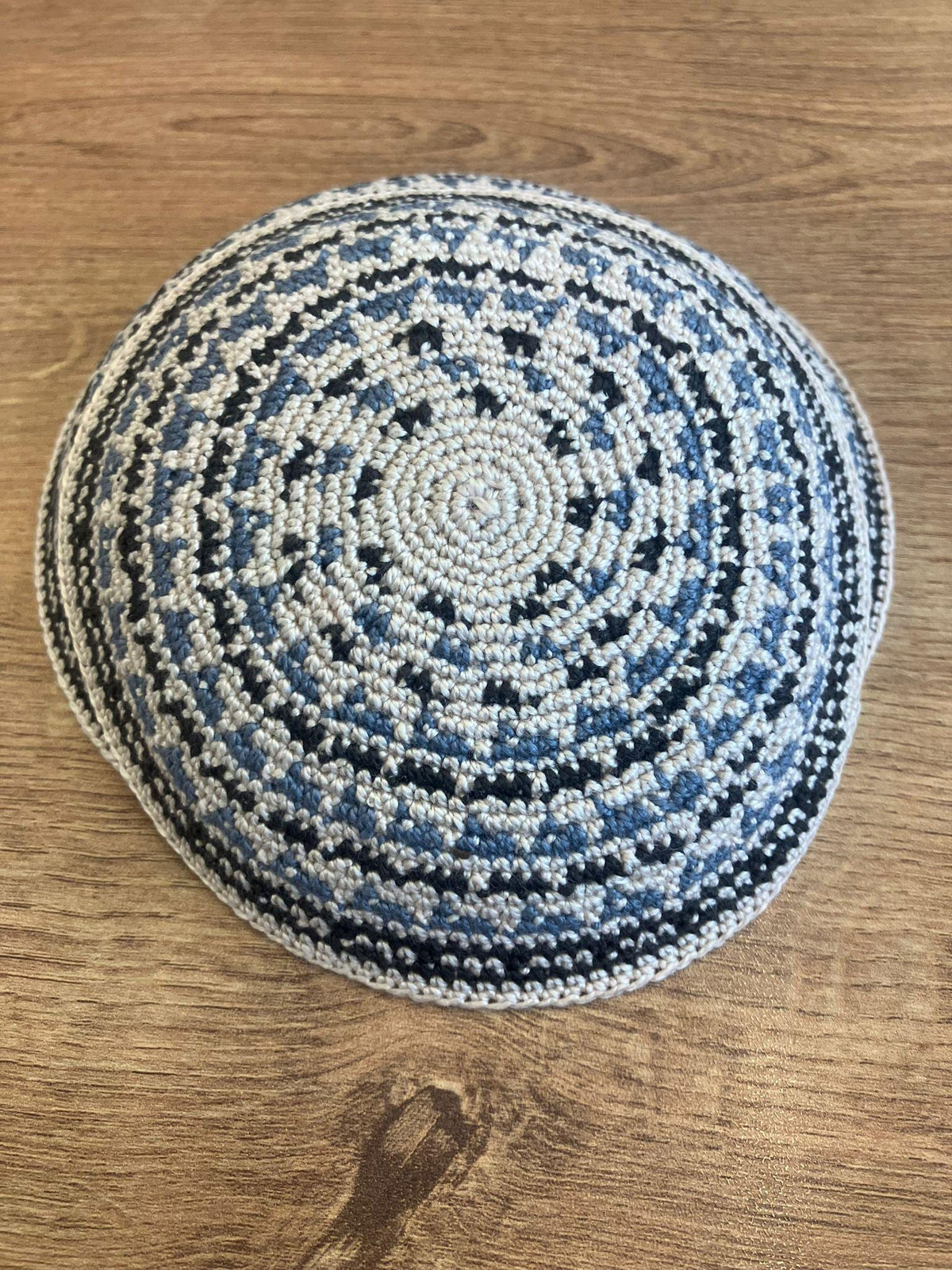 Kippa en coton tricoté | Yarmulke juive beige, bleu clair et noir