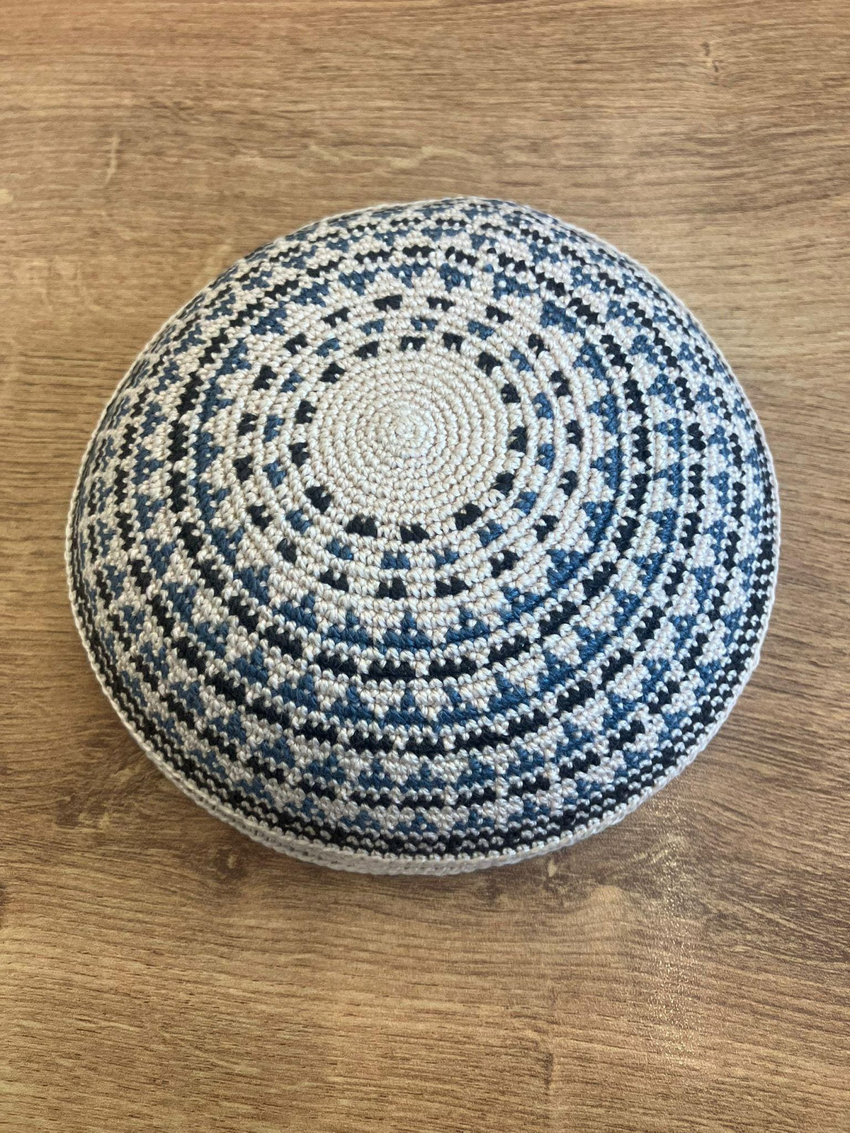 Kippa en coton tricoté | Yarmulke juive beige, bleu clair et noir