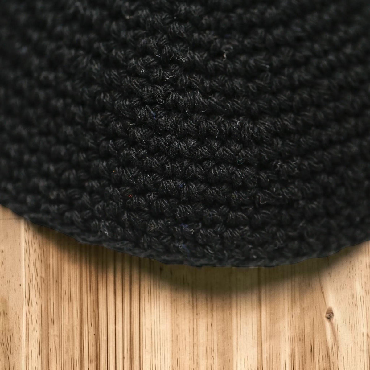 Kippa tricotée main en coton noir de 19 cm