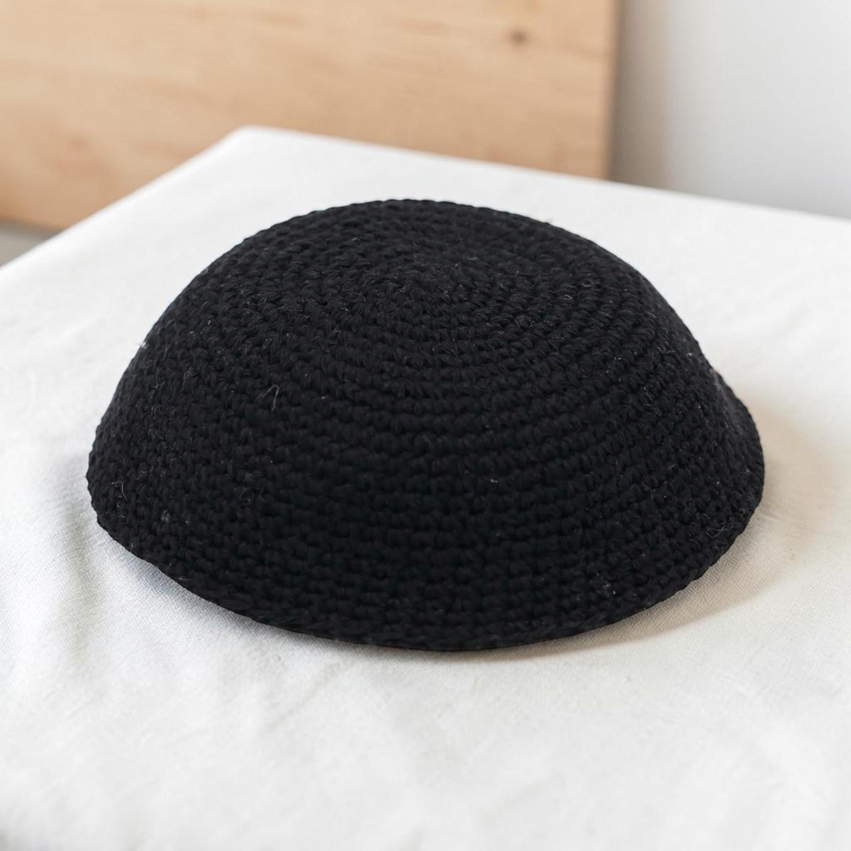 Kippa tricotée main en coton noir de 19 cm