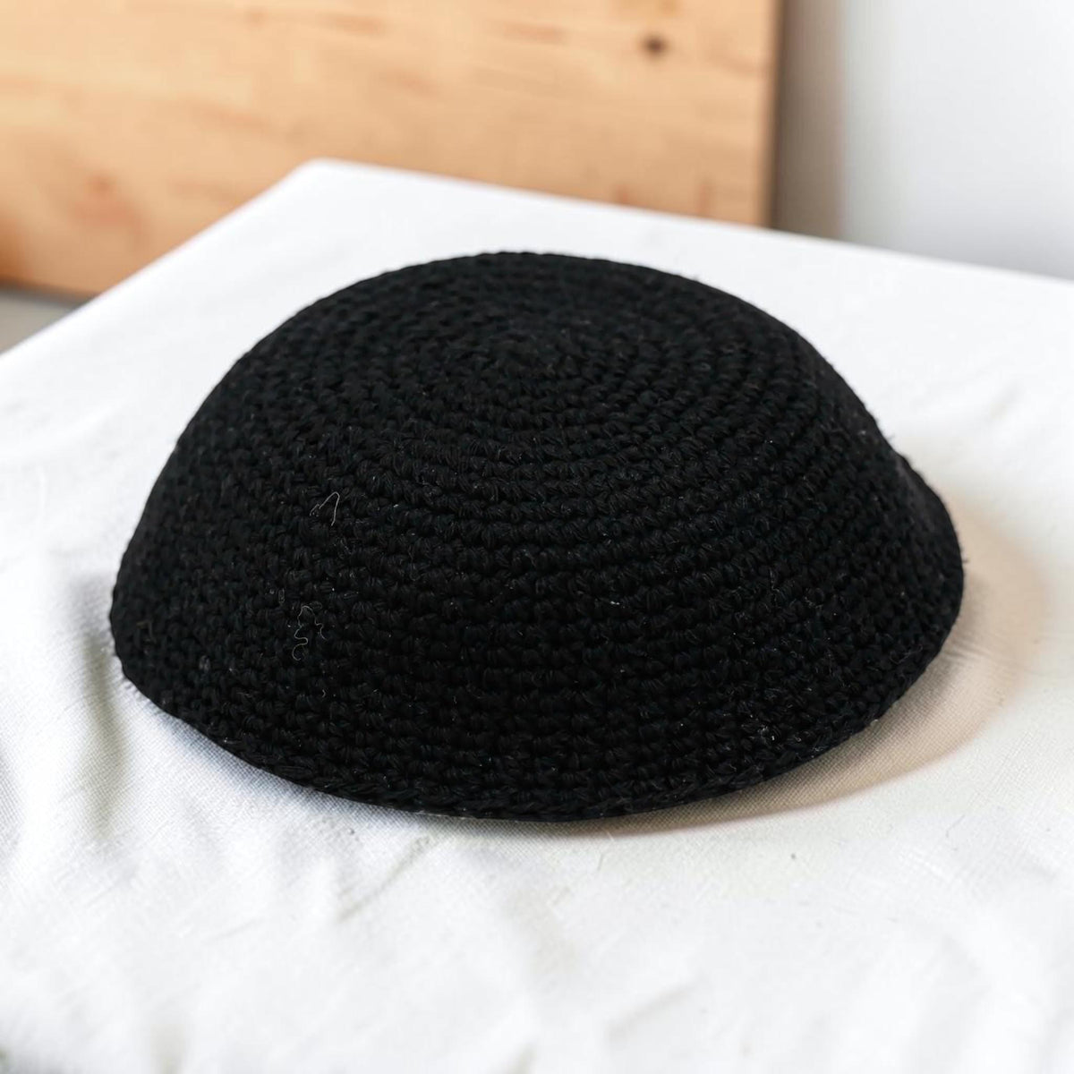 Kippa tricotée main en coton noir de 19 cm