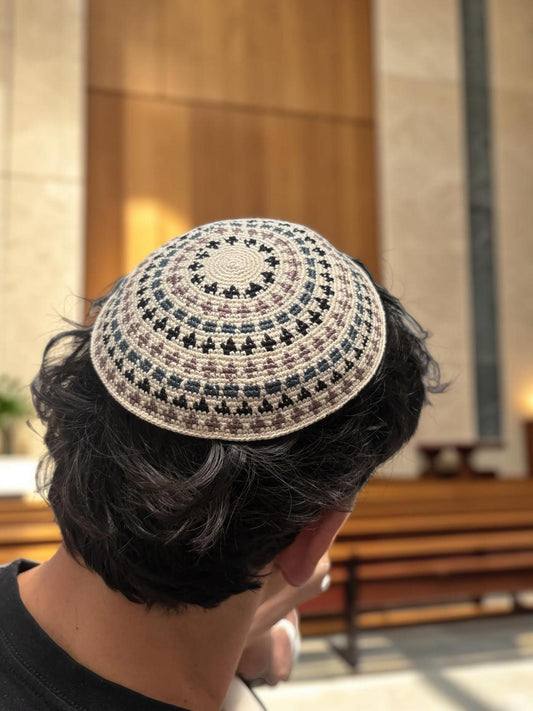 כיפה סרוגה מכותנה בצבע בז' 17 ס"מ