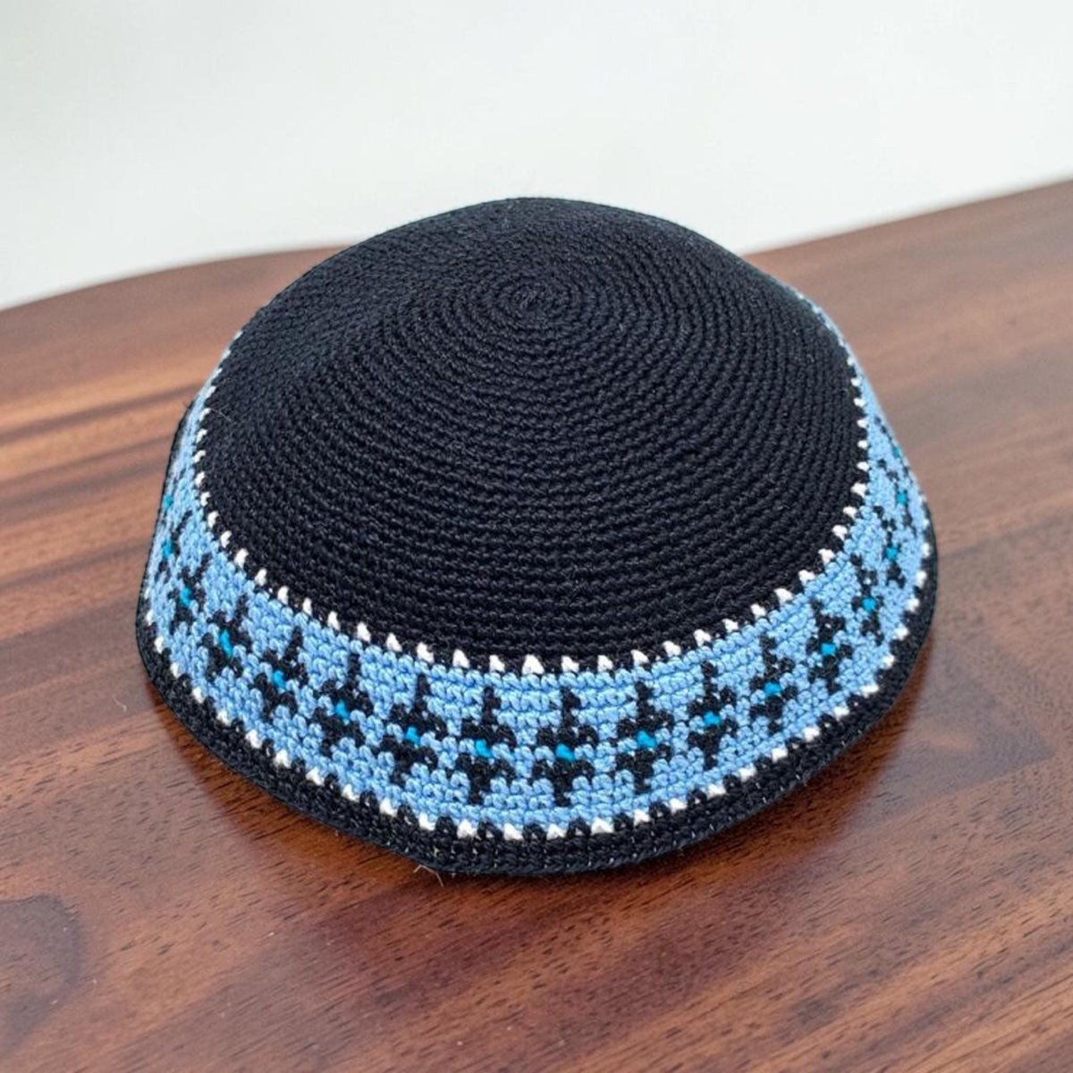 Kippa en coton tricoté, 18 cm, motif noir et bleu