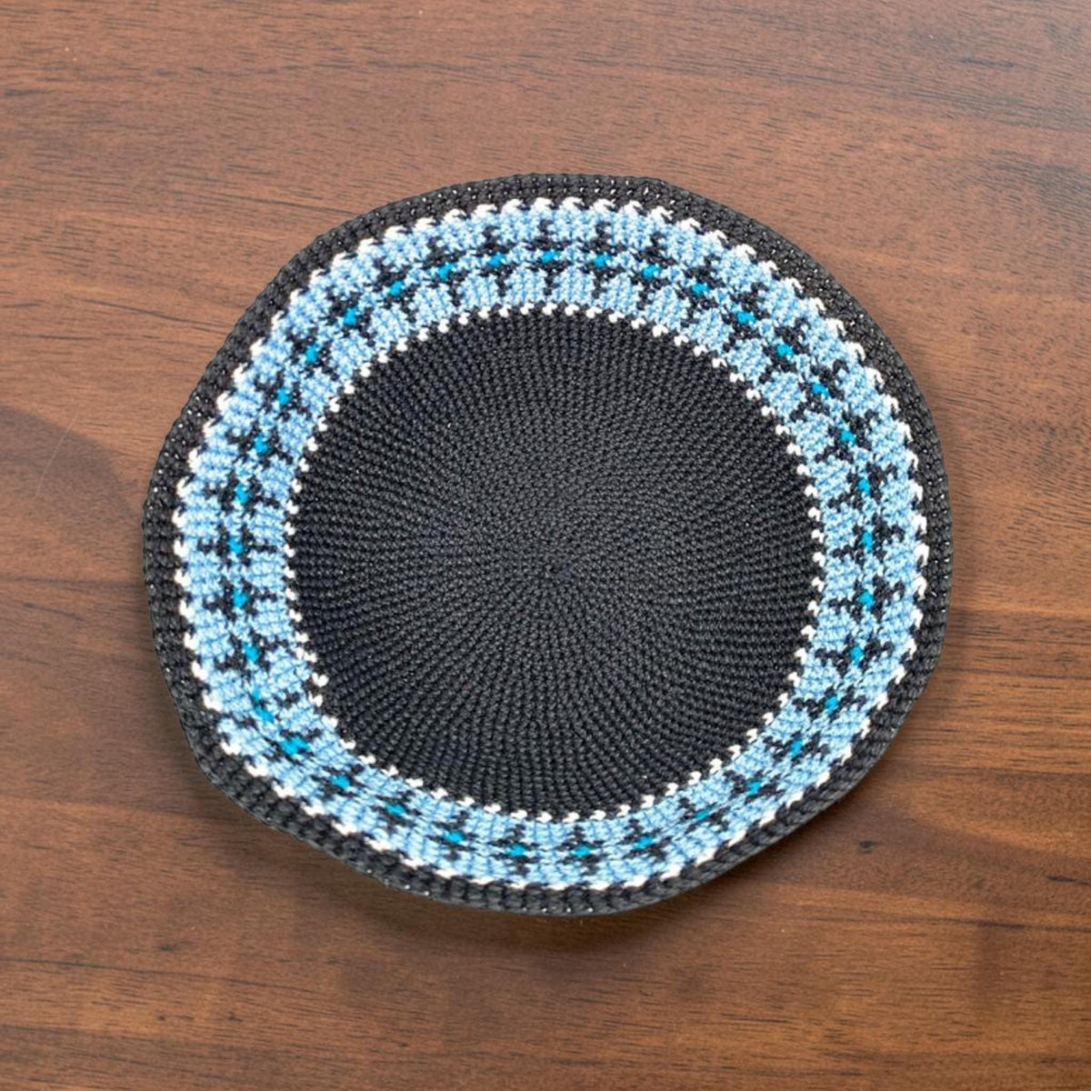 Kippa en coton tricoté, 18 cm, motif noir et bleu
